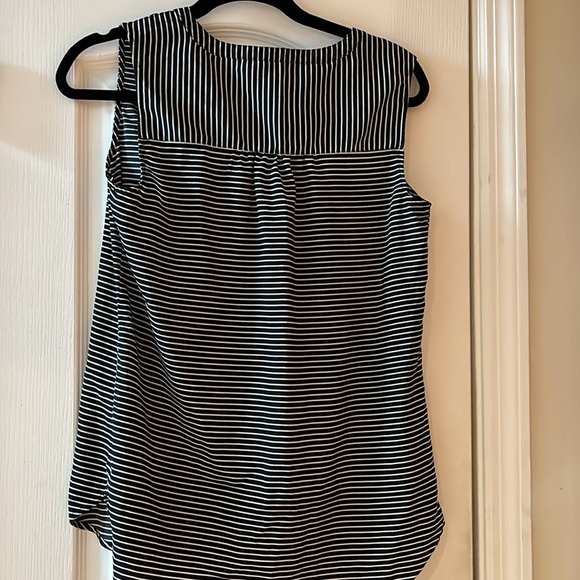 Sleeveless button down stripe shirt - Picture 4 of 4